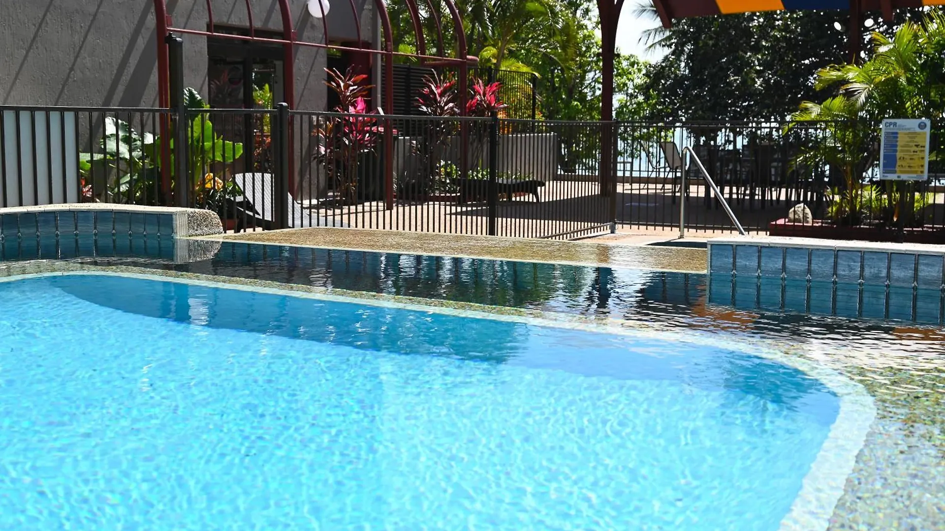 Hotel Waters Edge The Strand Townsville